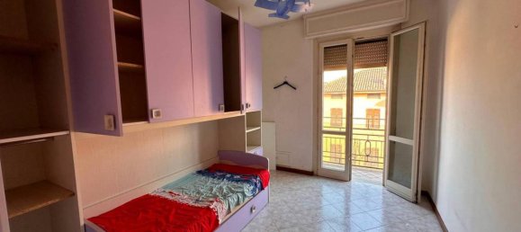 3 rooms Apartment in Cremona, Italy No. 149982 2