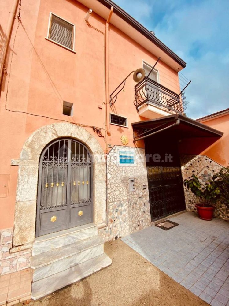 Apartamento de 3 dormitorios en Cesinali, Italy No. 206965