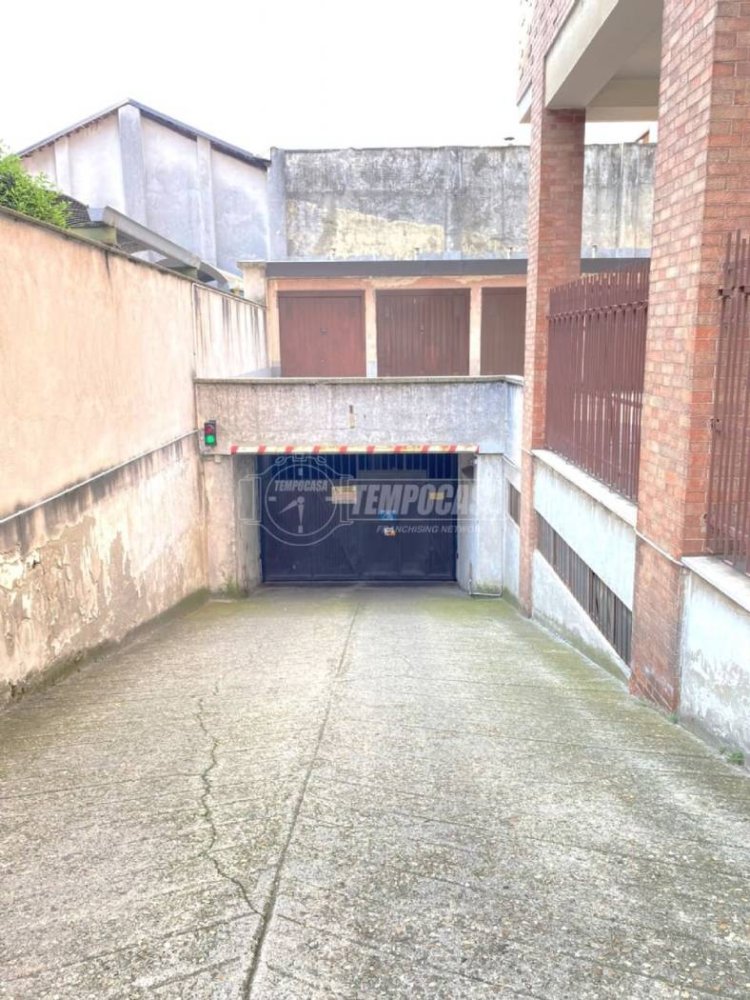 78m² Warehouse in Turin, Italy No. 275106