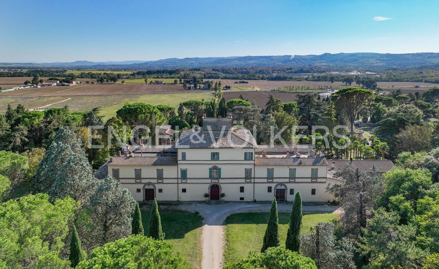 Edificio de 10 dormitorios en Marsciano, Italy No. 132541