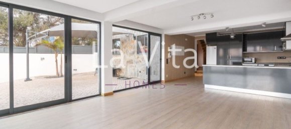 3 bedrooms House in Cascais, Portugal No. 170504 2