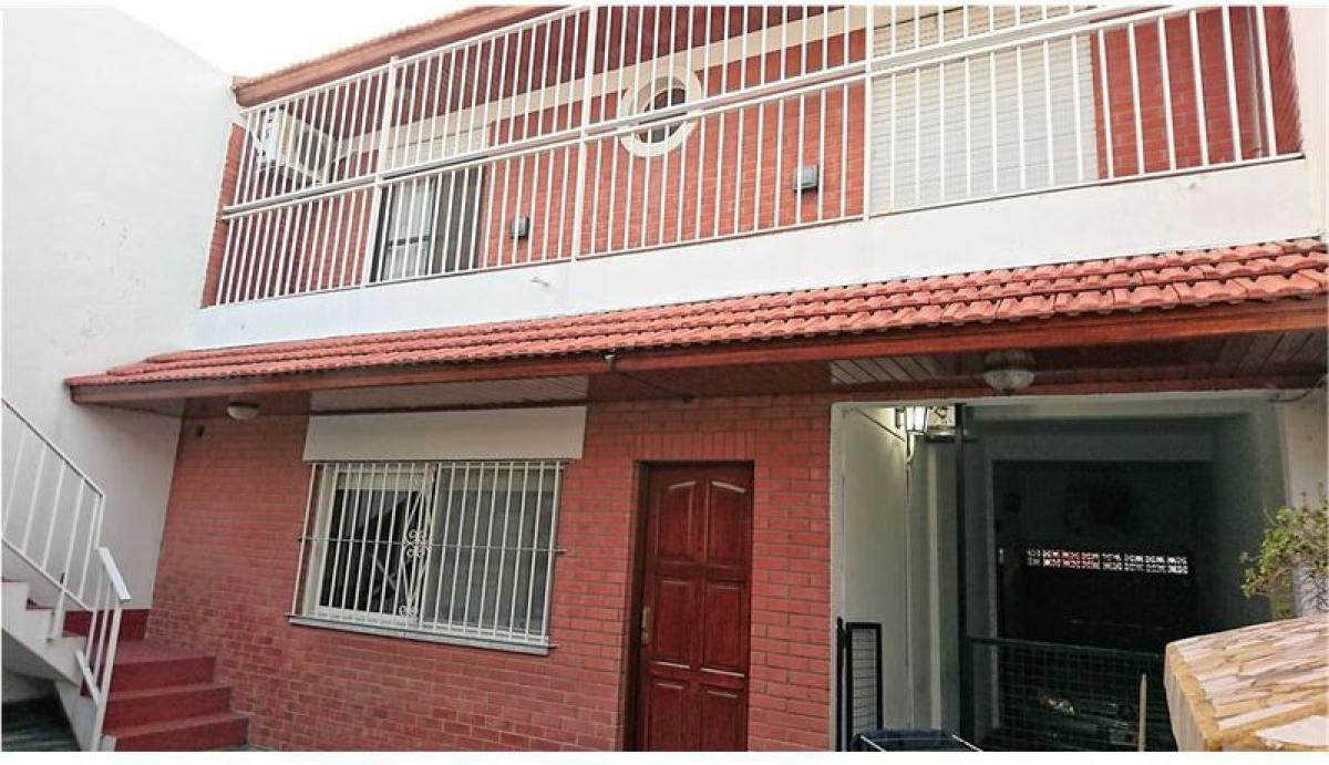 4 bedrooms House in Lanus, Argentina No. 55809