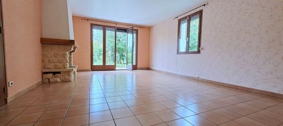 5 bedrooms House in Saint-Remy-les-Chevreuse, France No. 171672 2