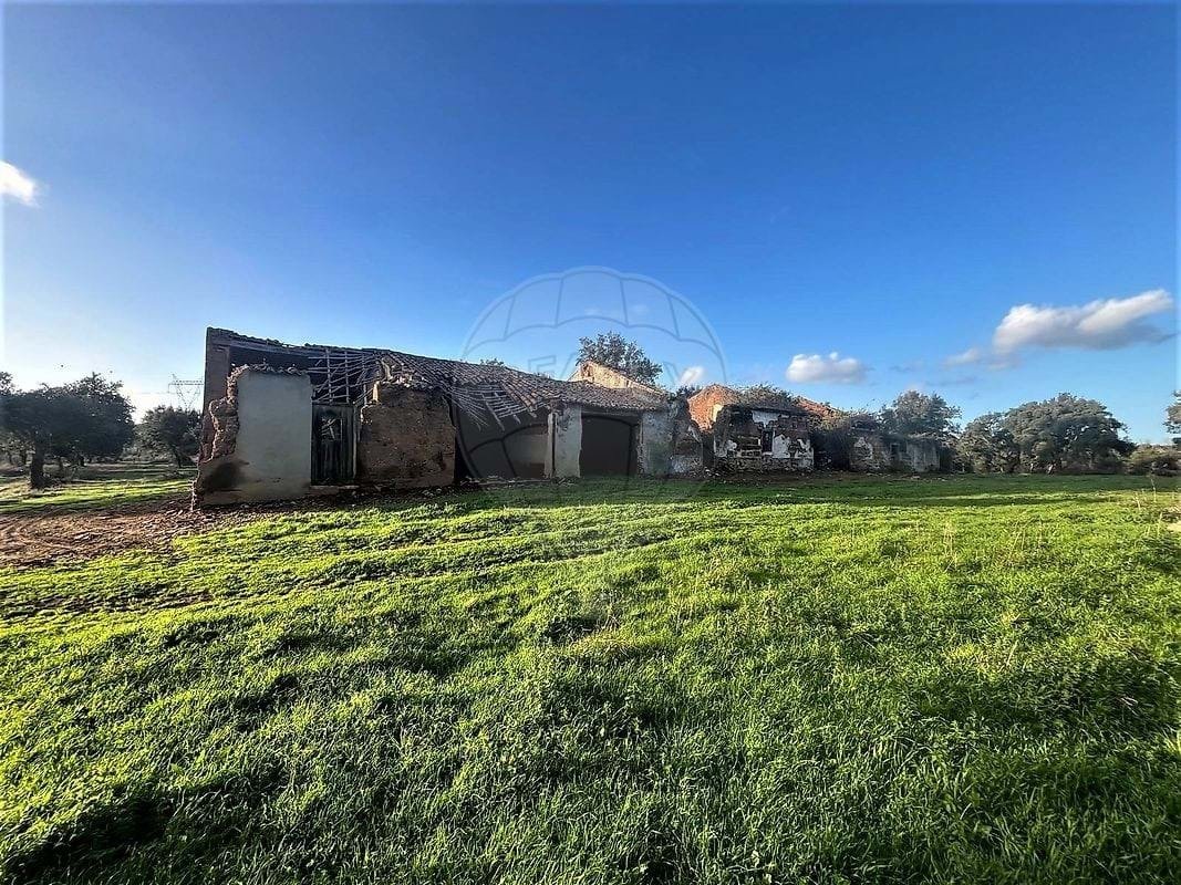 4 bedrooms Land in Santiago do Cacem, Portugal No. 119037