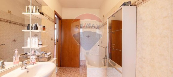 11-Zimmer Haus in Monte Roberto, Italy, Nr. 5616 20