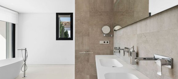 4 bedrooms Villa in La Quinta, Spain No. 40574 19