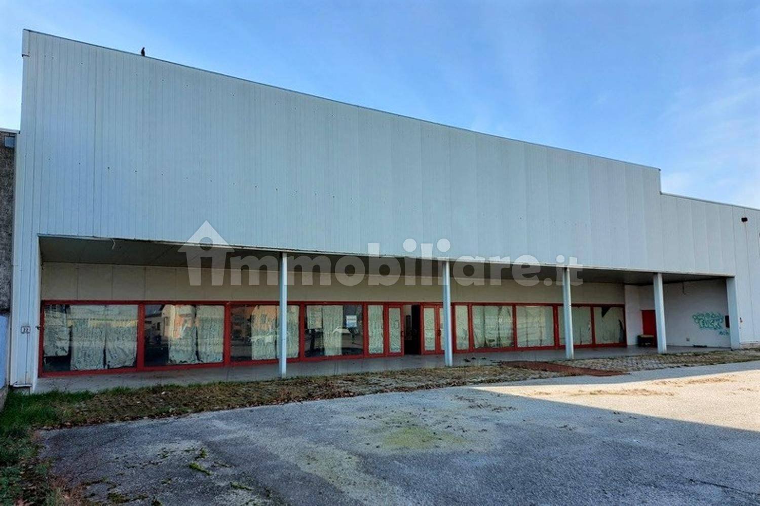 Коммерческая недвижимость 1220м² в Конкордия Саджиттария, Италия № 326181