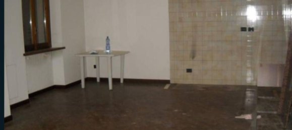 Apartamento de 4 habitaciónes en Besana in Brianza, Italy No. 3762 13