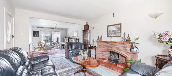 4 bedrooms House in Tadworth, United Kingdom No. 9669 2