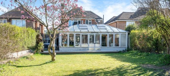 4 bedrooms House in Tadworth, United Kingdom No. 9669 35