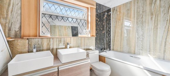 4 bedrooms House in Tadworth, United Kingdom No. 9669 44