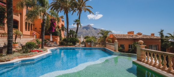 3 bedrooms Building in Nueva Andalucia, Spain No. 3078 2