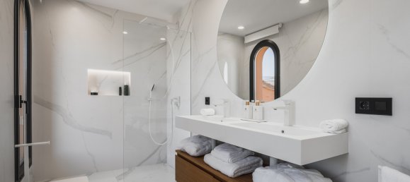 3 bedrooms Building in Nueva Andalucia, Spain No. 3078 21