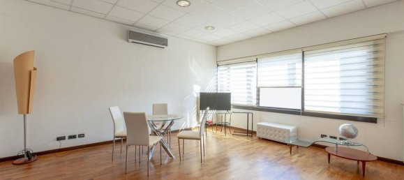 5غرفة مستودع في Campi Bisenzio, Italy رقم 9836 19