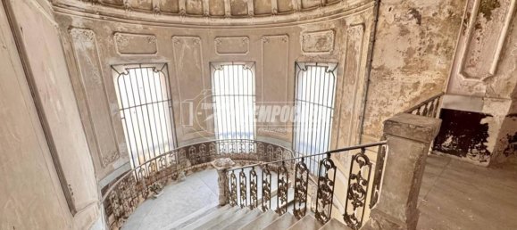 2 bedrooms Apartment in Naples, Italy No. 260319 4