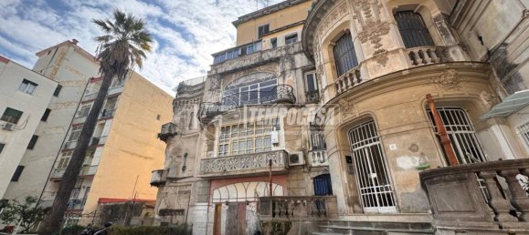 2 bedrooms Apartment in Naples, Italy No. 260319 2