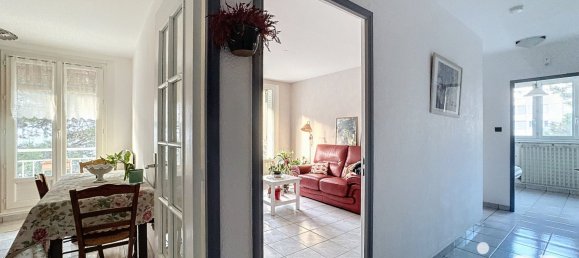 Apartamento de 2 dormitorios en Echirolles, France No. 199306 10