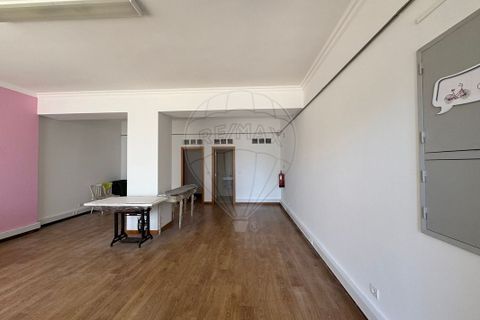 Gewerbliche Immobilie in Oeiras, Portugal 48m², Nr. 319635