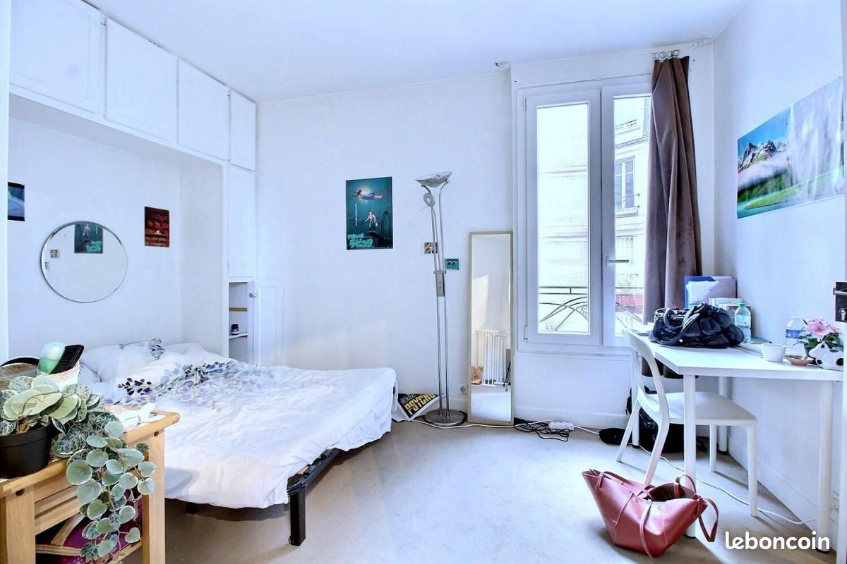 Studio in Paris, France No. 140477