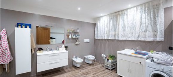 6 bedrooms House in Gualtieri, Italy No. 289477 41