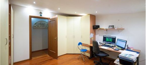 6 bedrooms House in Gualtieri, Italy No. 289477 40