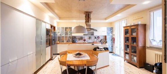 6 bedrooms House in Gualtieri, Italy No. 289477 10