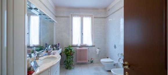 6 bedrooms House in Gualtieri, Italy No. 289477 22