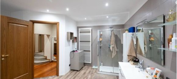 6 bedrooms House in Gualtieri, Italy No. 289477 43