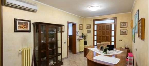 6 bedrooms House in Gualtieri, Italy No. 289477 3