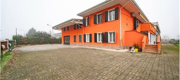 6 bedrooms House in Gualtieri, Italy No. 289477 2