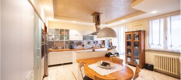 6 bedrooms House in Gualtieri, Italy No. 289477 9