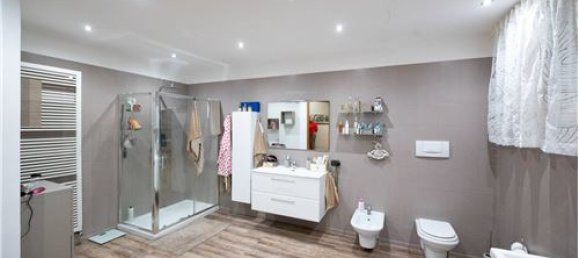 6 bedrooms House in Gualtieri, Italy No. 289477 42