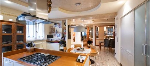 6 bedrooms House in Gualtieri, Italy No. 289477 18