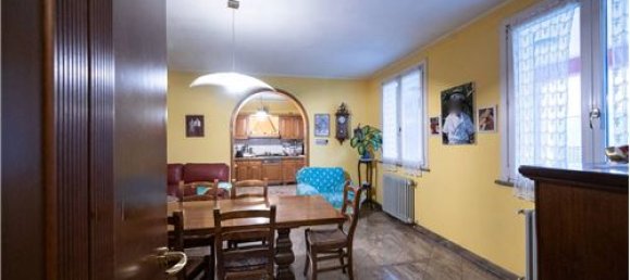 6 bedrooms House in Gualtieri, Italy No. 289477 5