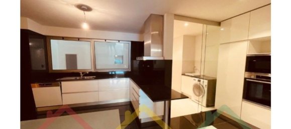 3 bedrooms Apartment in Porto, Portugal No. 97840 6