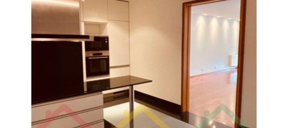 3 bedrooms Apartment in Porto, Portugal No. 97840 7