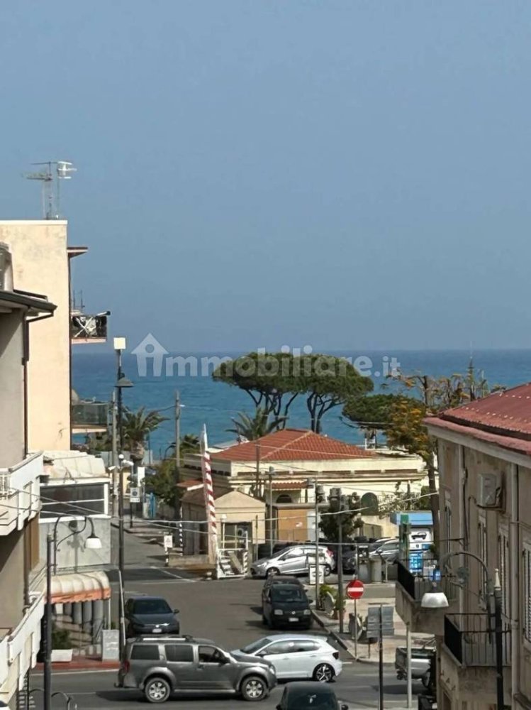 Apartamento de 7 dormitorios en Bianco, Italy No. 343541