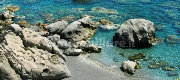 Apartamento de 7 dormitorios en Bianco, Italy No. 343541 19