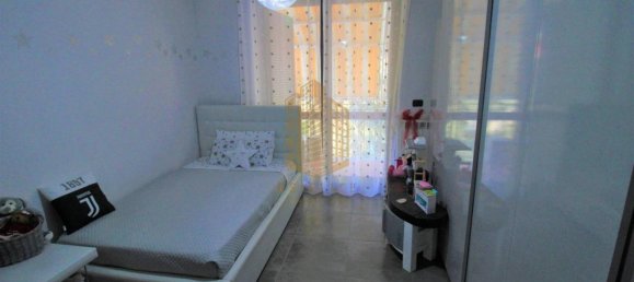 4-salle Appartement à Bra, Italy No. 25568 8