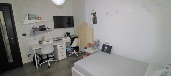 4-salle Appartement à Bra, Italy No. 25568 10