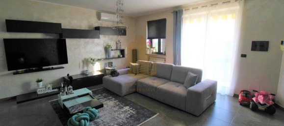 4-salle Appartement à Bra, Italy No. 25568 18