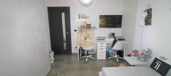 4-salle Appartement à Bra, Italy No. 25568 9