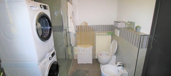 4-salle Appartement à Bra, Italy No. 25568 7