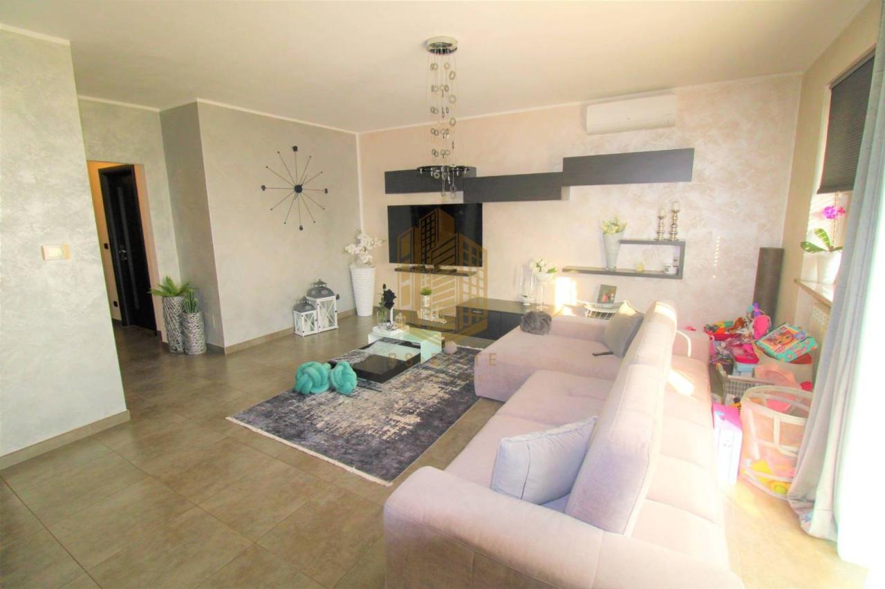 4-salle Appartement à Bra, Italy No. 25568