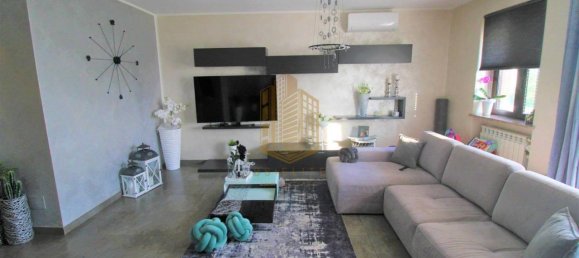 4-salle Appartement à Bra, Italy No. 25568 17