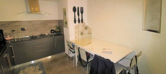 4-salle Appartement à Bra, Italy No. 25568 16