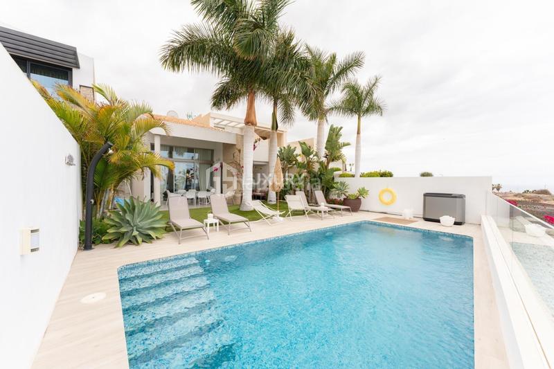 3 bedrooms Villa in Adeje, Spain No. 180683