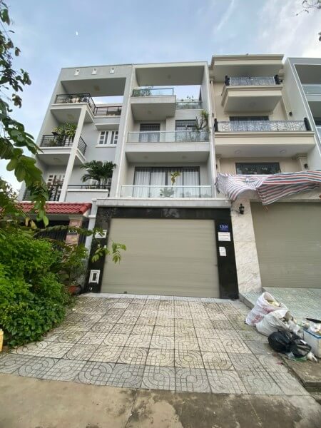 90m² House in District 7, Vietnam No. 7660