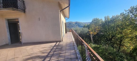 4 bedrooms Villa in Montemarano, Italy No. 323653 5