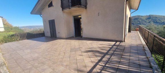 4 bedrooms Villa in Montemarano, Italy No. 323653 3